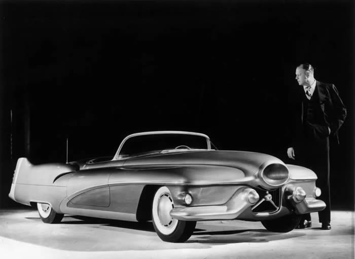 1951 ꣬ͨ˾ʦ Harley J. Earl չʾȫߴ Buick Le Sabre 