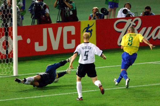 2002籭ɺձϾС630գľаƾɶ÷2-0սʤ¹ӣλ籭67ӣڽһѶȲʱ֣ٸɶಹеģΪ׿¼ͼΪɶ˲䡣