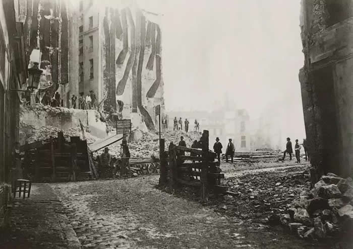 Ժ֡Tearing Down the Avenue of the OperaԼ1865꣬ӡ๤գ˹ά